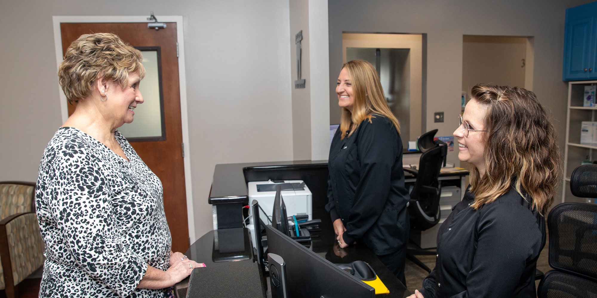 dental patient checking out and making paymentr